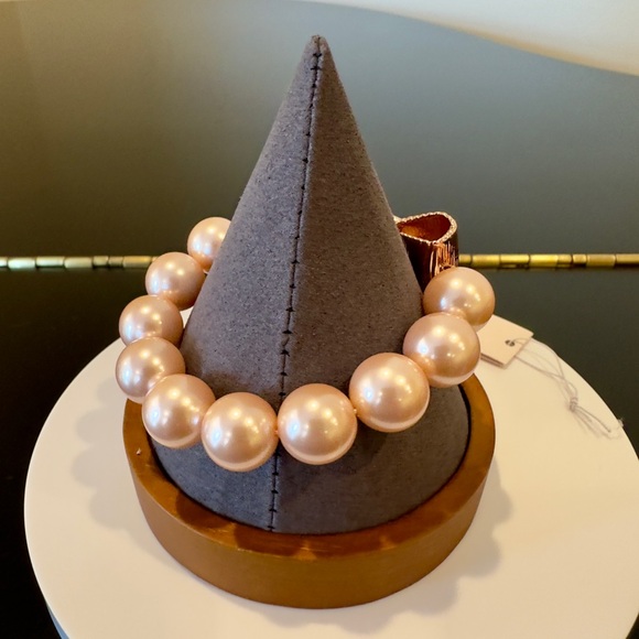 NWT Luxury authentic Minimalist Kate Spade chunky pearl bow statement bracelet - Picture 10 of 17